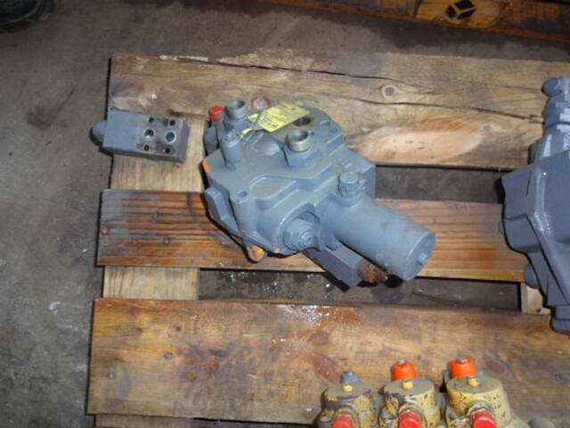 Liebherr Control Block - Ventil: das Bild 1 Liebherr Control Block - Ventil: das Bild 1