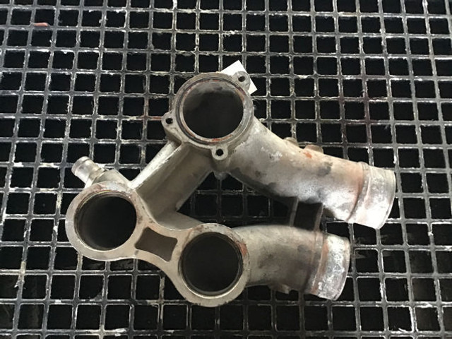 Liebherr Coolant pipe bend - Klimaanlage Ersatzteil: das Bild 2 Liebherr Coolant pipe bend - Klimaanlage Ersatzteil: das Bild 2