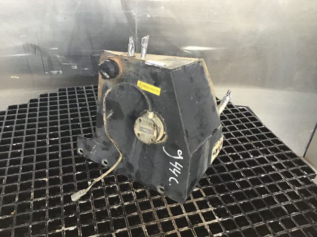 Ausgleichsbehälter Liebherr Equalizing Reservoir: das Bild 1