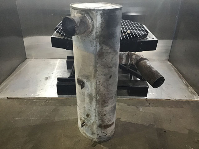 Liebherr Exhaust Silencer - Schalldämpfer: das Bild 1 Liebherr Exhaust Silencer - Schalldämpfer: das Bild 1