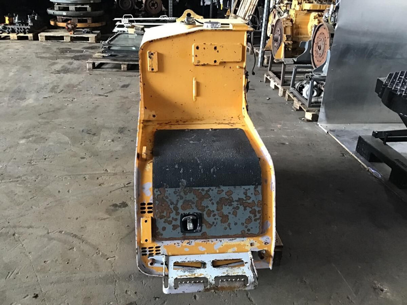 Liebherr Fuel Tank - Kraftstofftank: das Bild 2 Liebherr Fuel Tank - Kraftstofftank: das Bild 2