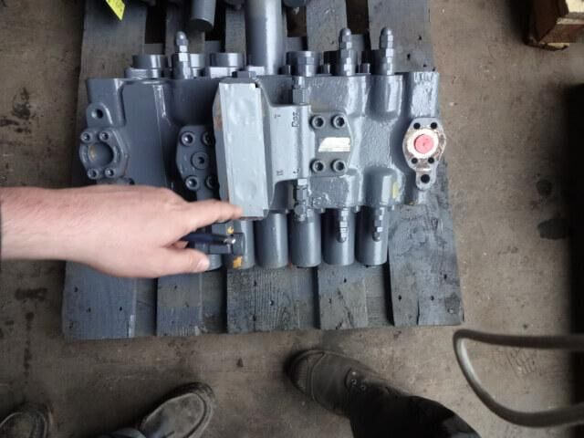 Liebherr R912 Li / R922 Li - Hydraulik: das Bild 1 Liebherr R912 Li / R922 Li - Hydraulik: das Bild 1