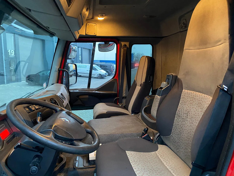 Innenraum Bild 1: Koffer LKW Renault Premium 380 / 6x2/4 / Drinks Transport
