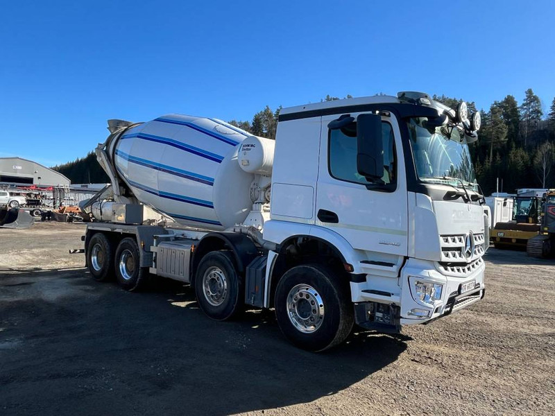Mercedes-Benz Arocs 3246 - Fahrmischer: das Bild 3 Mercedes-Benz Arocs 3246 - Fahrmischer: das Bild 3