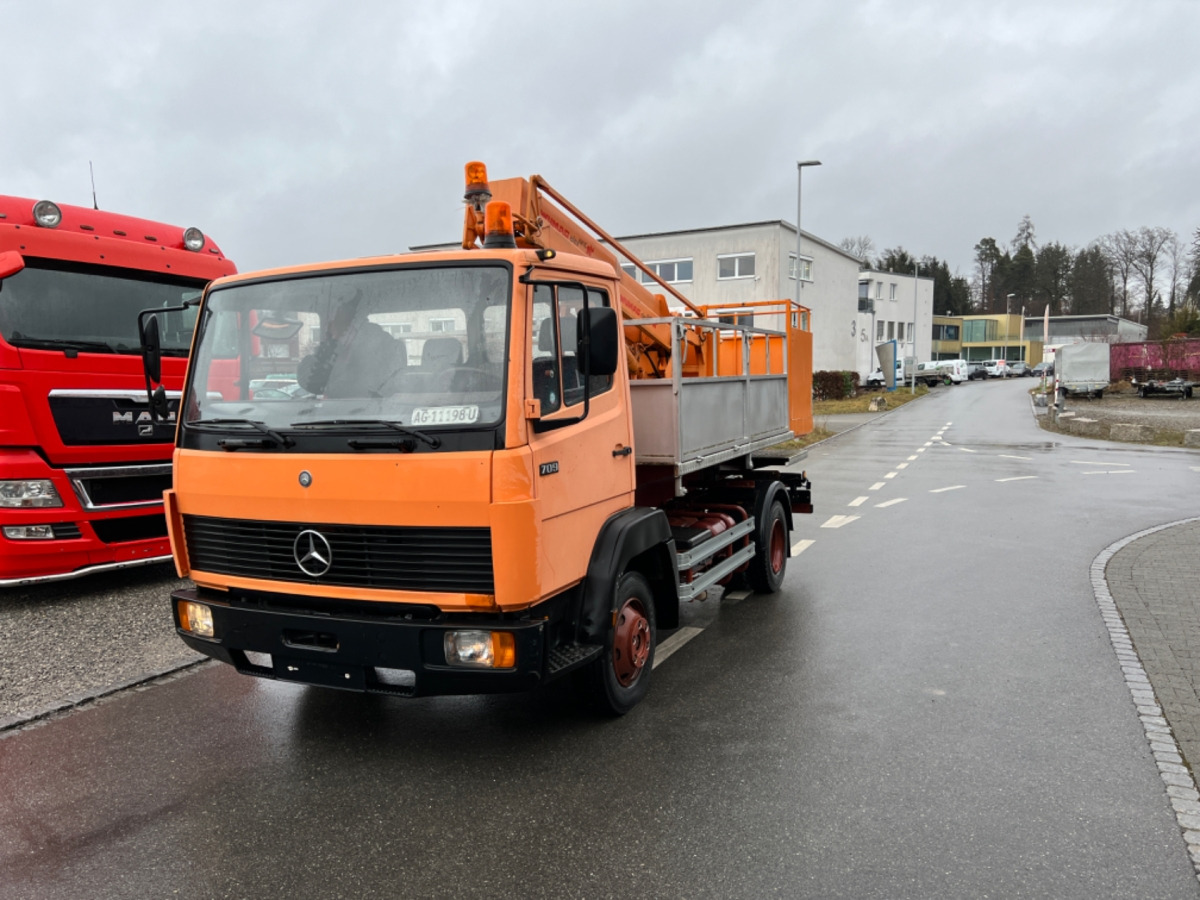 MERCEDES 709 WUMAG GELENKSTEIGER 14M - Kommunal-/ Sonderfahrzeug: das Bild 1 MERCEDES 709 WUMAG GELENKSTEIGER 14M - Kommunal-/ Sonderfahrzeug: das Bild 1