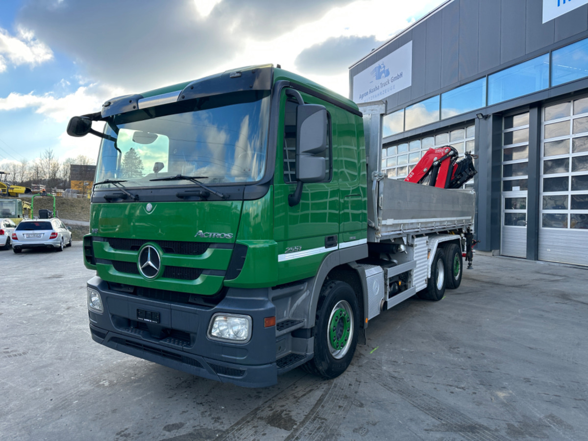 MERCEDES 2551 V8 6x2 Fassi 185-5 Bj.2020 - Kipper, Autokran: das Bild 1 MERCEDES 2551 V8 6x2 Fassi 185-5 Bj.2020 - Kipper, Autokran: das Bild 1