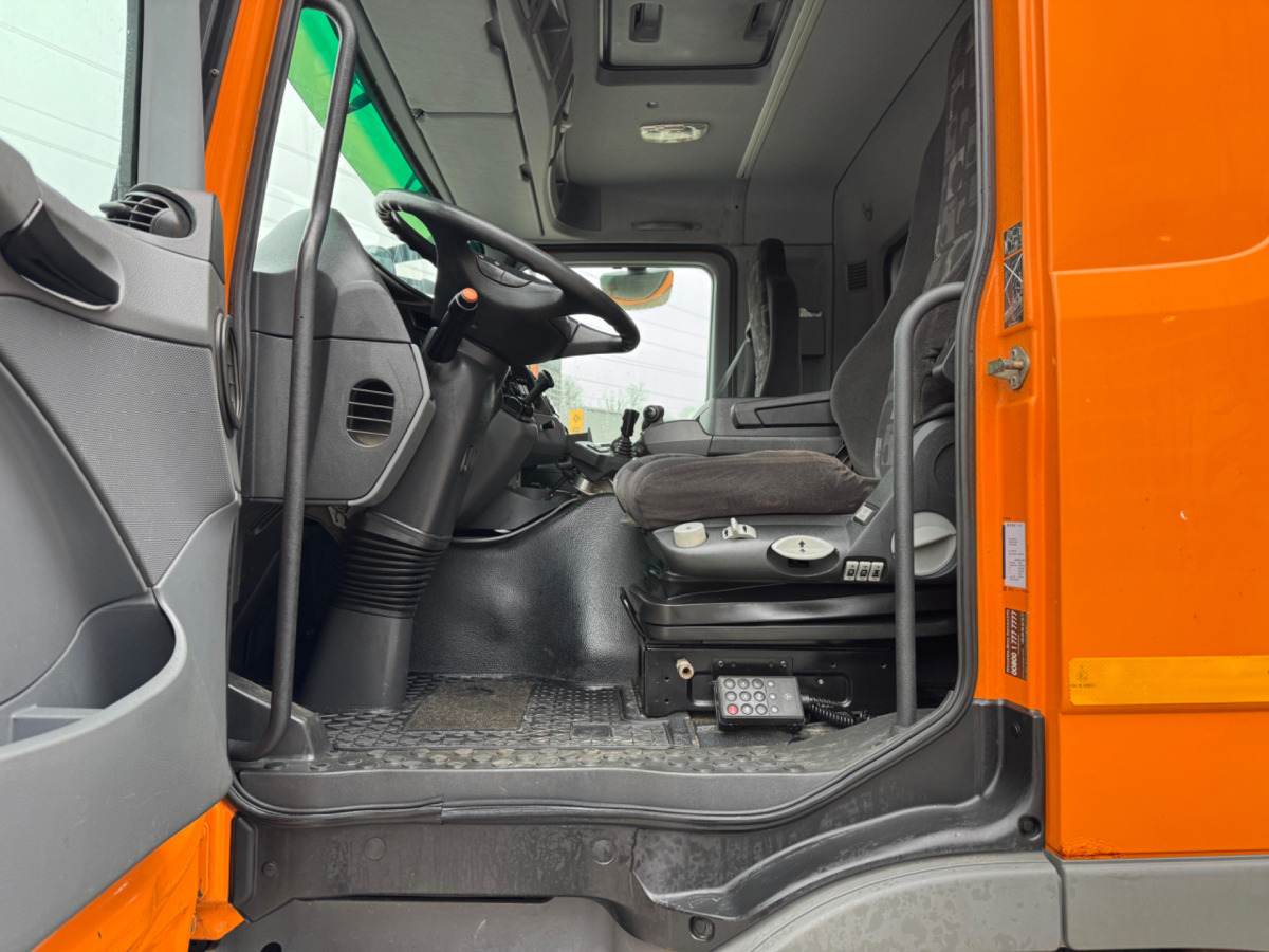 Kipper MERCEDES Actros 1841 4x4 mit Schneeplfug: das Bild 15