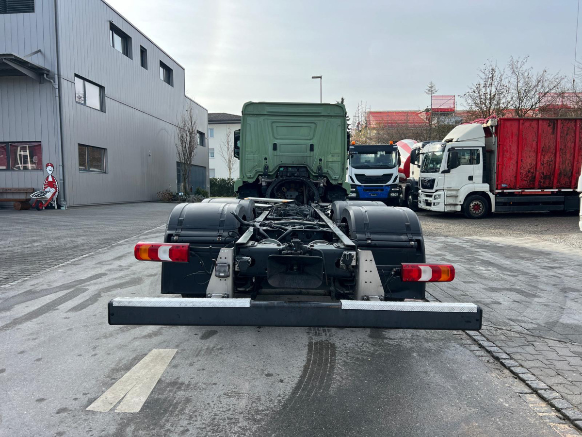 MERCEDES Actros 2543 6x2 - Fahrgestell LKW: das Bild 5 MERCEDES Actros 2543 6x2 - Fahrgestell LKW: das Bild 5