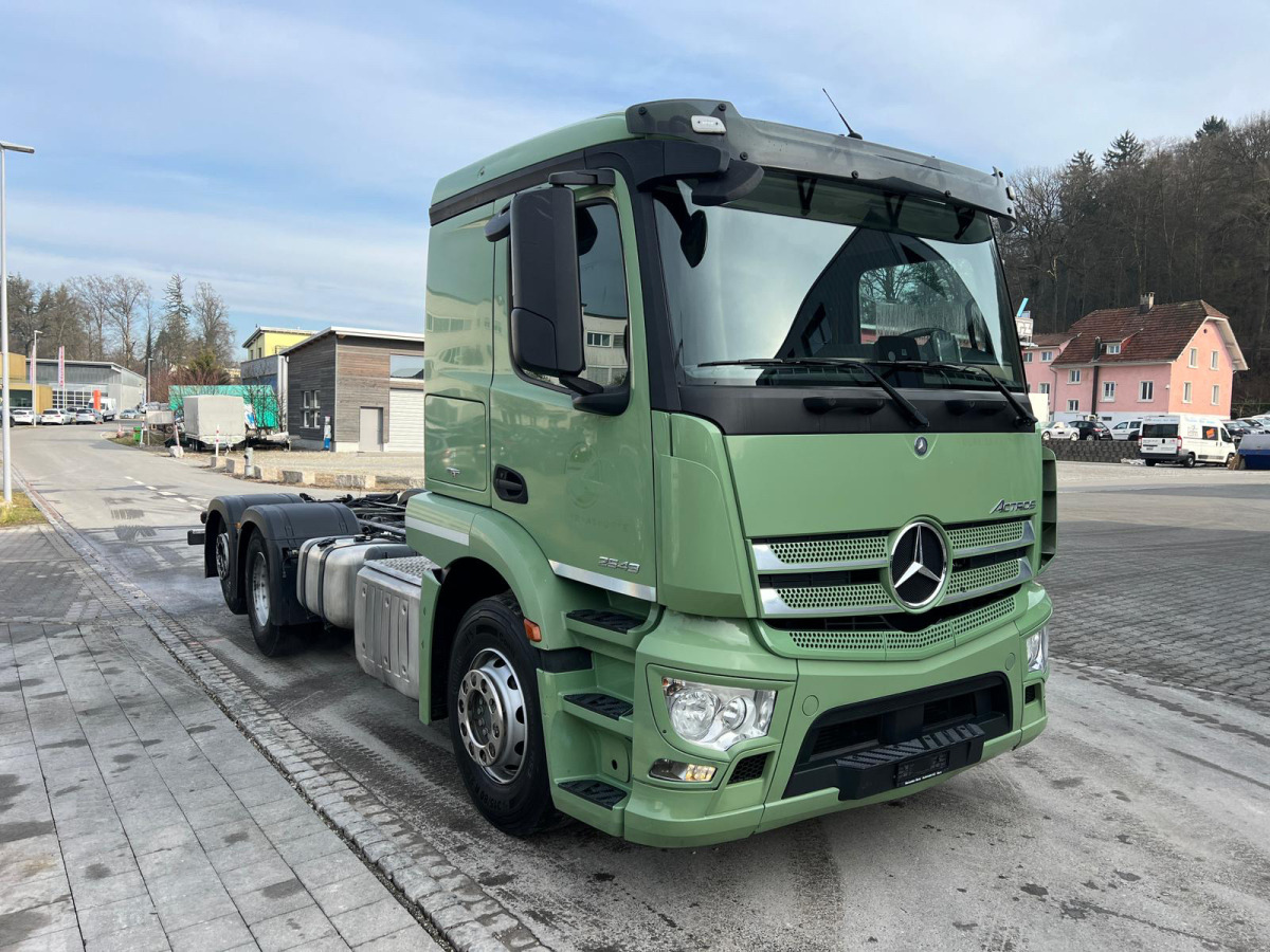 MERCEDES Actros 2543 6x2 - Fahrgestell LKW: das Bild 4 MERCEDES Actros 2543 6x2 - Fahrgestell LKW: das Bild 4