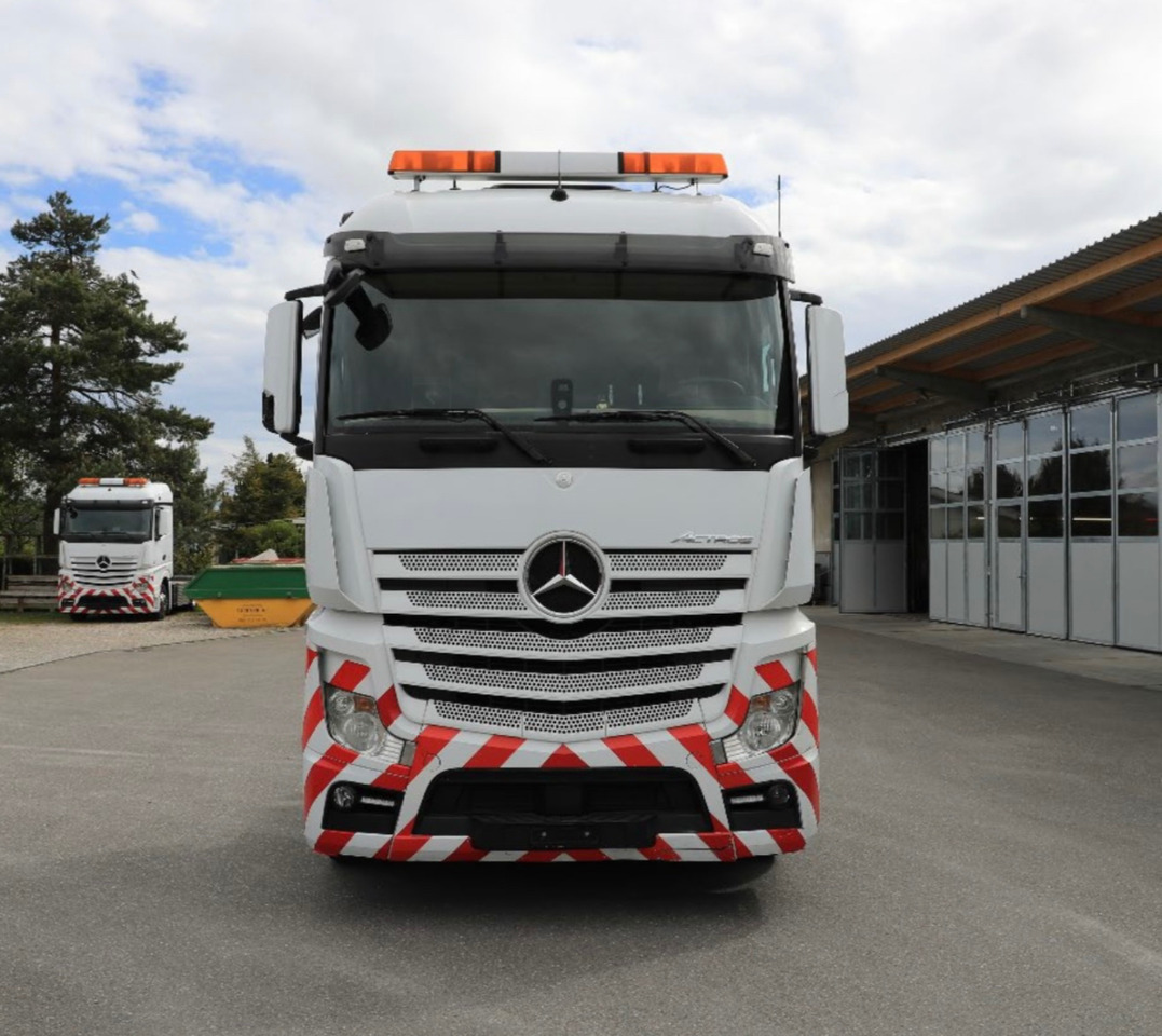 MERCEDES Actros 2548 6x2 - Fahrgestell LKW: das Bild 2 MERCEDES Actros 2548 6x2 - Fahrgestell LKW: das Bild 2
