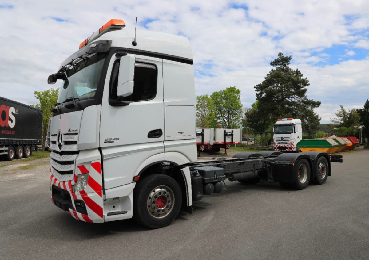 MERCEDES Actros 2548 6x2 - Fahrgestell LKW: das Bild 1 MERCEDES Actros 2548 6x2 - Fahrgestell LKW: das Bild 1