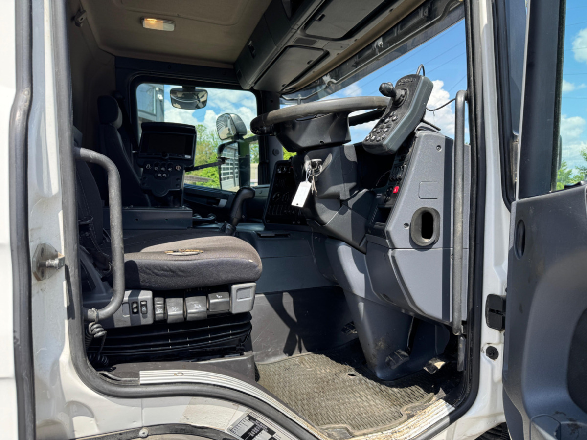 Tankwagen SCANIA P280 4x2 Wassertank: das Bild 10