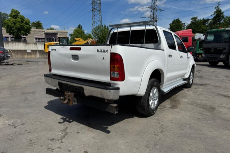 Toyota Hilux 3.0D 4WD - Transporter: das Bild 5 Toyota Hilux 3.0D 4WD - Transporter: das Bild 5
