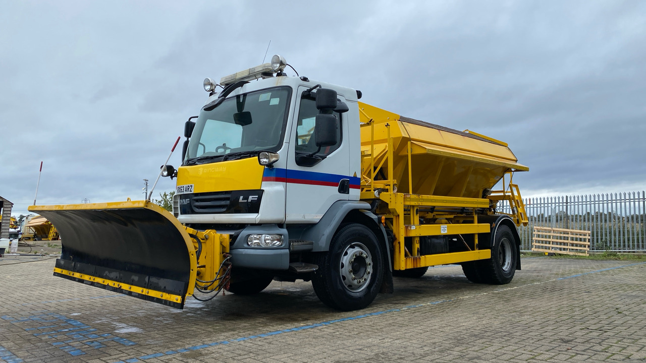 DAF LF 55.220 - Schneeräumfahrzeug: das Bild 2 DAF LF 55.220 - Schneeräumfahrzeug: das Bild 2
