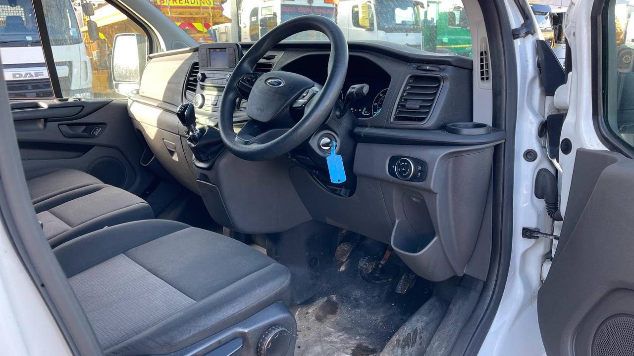 FORD TRANSIT CUSTOM 2.0 TDCi 130ps Low Roof Kombi Van - Transporter mit Doppelkabine: das Bild 5 FORD TRANSIT CUSTOM 2.0 TDCi 130ps Low Roof Kombi Van - Transporter mit Doppelkabine: das Bild 5