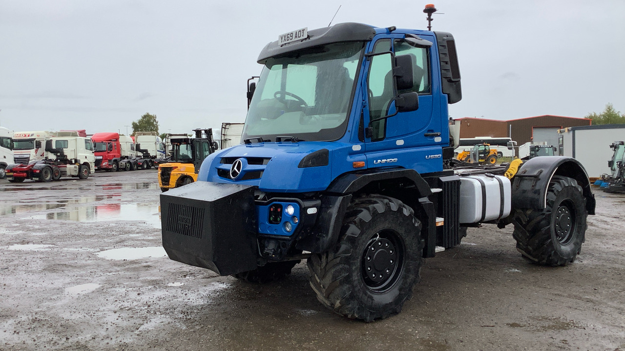 MERCEDES-BENZ UNIMOG U530 - Traktor: das Bild 2 MERCEDES-BENZ UNIMOG U530 - Traktor: das Bild 2