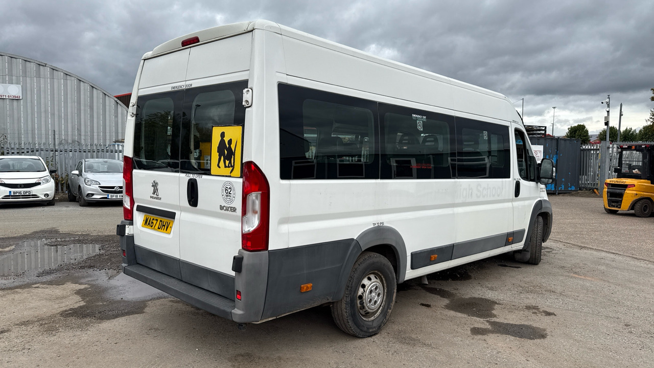 PEUGEOT BOXER 2.0 BLUEHDI 130PS - Kleinbus, Personentransporter: das Bild 4 PEUGEOT BOXER 2.0 BLUEHDI 130PS - Kleinbus, Personentransporter: das Bild 4