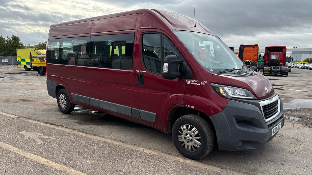 PEUGEOT BOXER 335 2.2 HDi H2 130ps - Kleinbus, Personentransporter: das Bild 1 PEUGEOT BOXER 335 2.2 HDi H2 130ps - Kleinbus, Personentransporter: das Bild 1