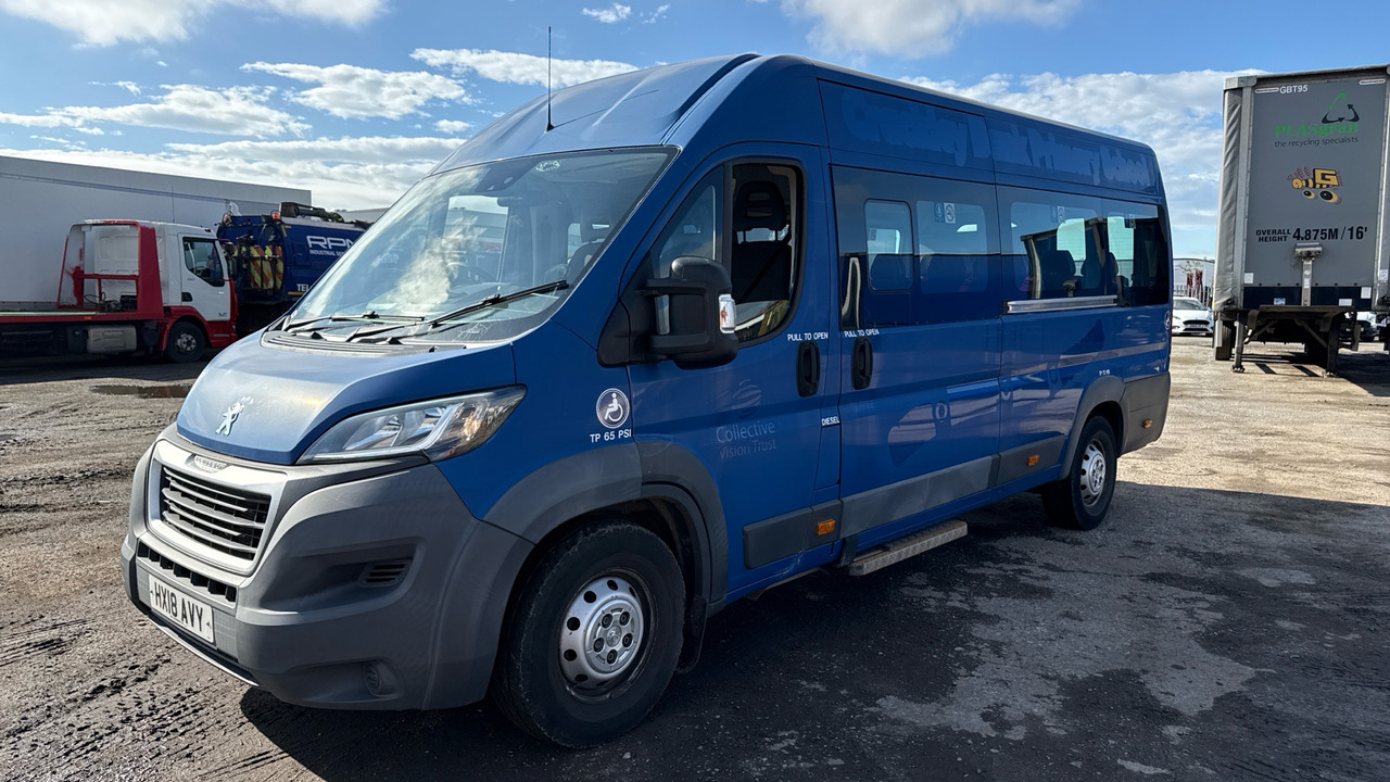PEUGEOT BOXER 440 2.0 BlueHDi 130ps - Kleinbus, Personentransporter: das Bild 2 PEUGEOT BOXER 440 2.0 BlueHDi 130ps - Kleinbus, Personentransporter: das Bild 2