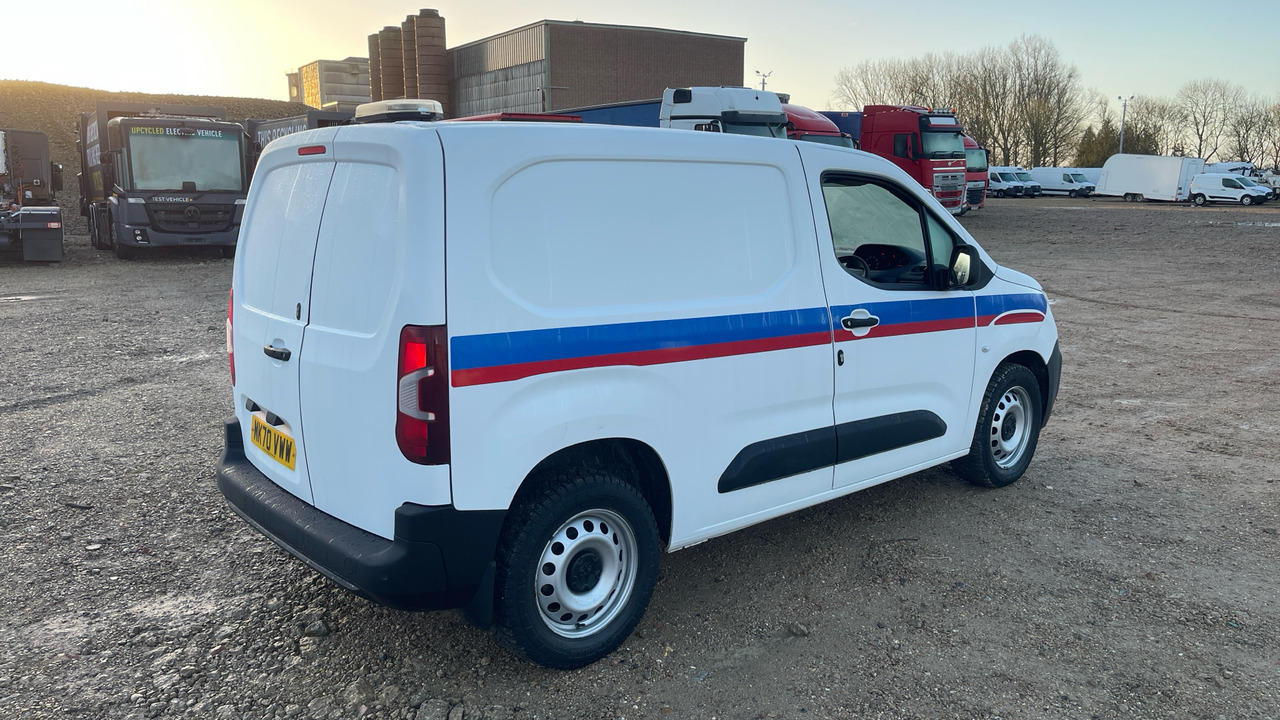 PEUGEOT PARTNER 1000 1.5 BlueHDi 100PS - Kleintransporter: das Bild 4 PEUGEOT PARTNER 1000 1.5 BlueHDi 100PS - Kleintransporter: das Bild 4