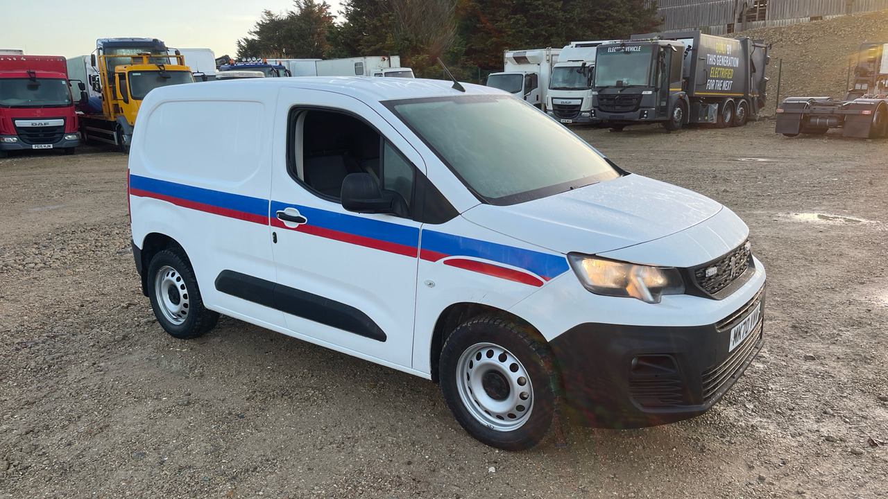 PEUGEOT PARTNER 1000 1.5 BlueHDi 100PS - Kleintransporter: das Bild 1 PEUGEOT PARTNER 1000 1.5 BlueHDi 100PS - Kleintransporter: das Bild 1