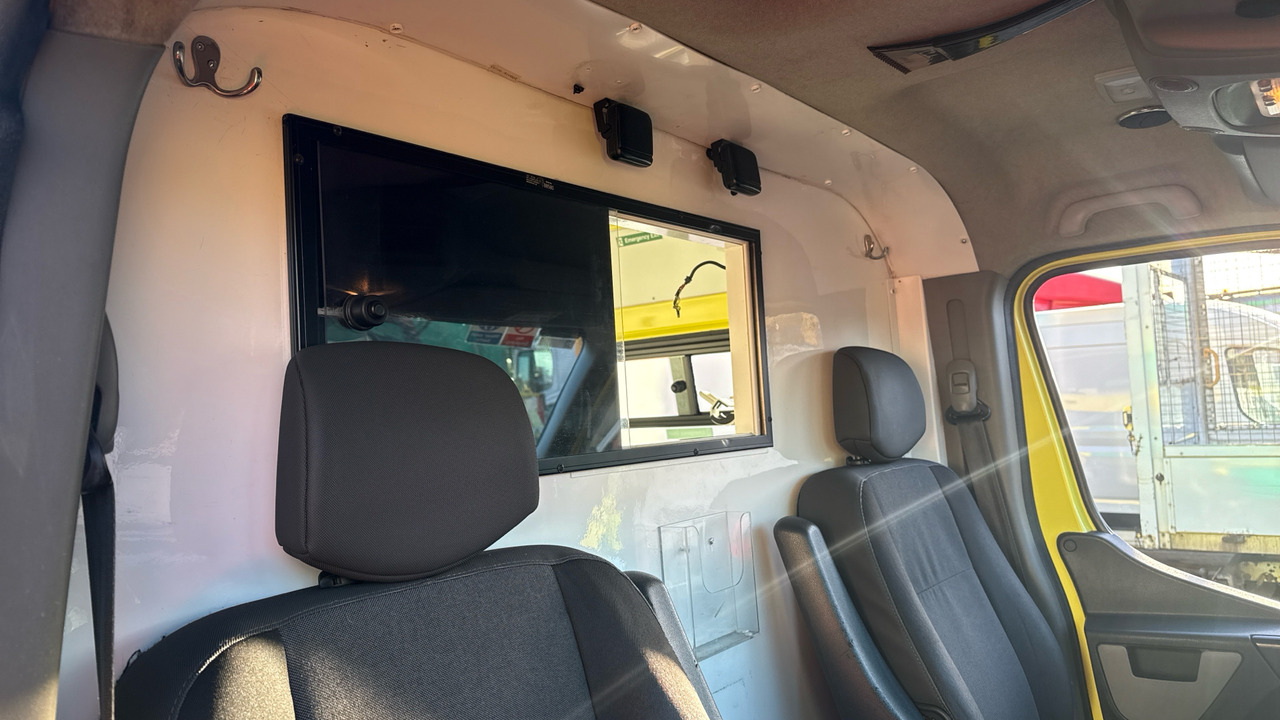 Krankenwagen RENAULT MASTER 150.39: das Bild 14