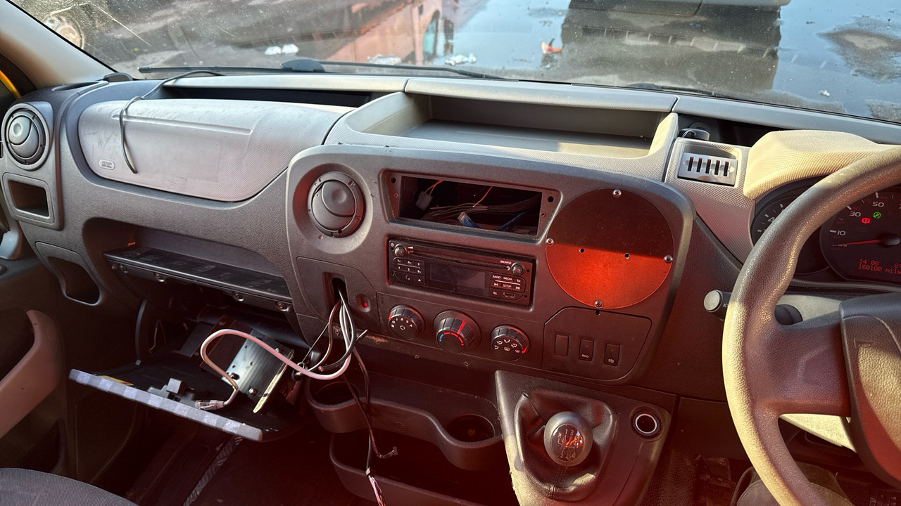 Krankenwagen RENAULT MASTER 150.39: das Bild 7