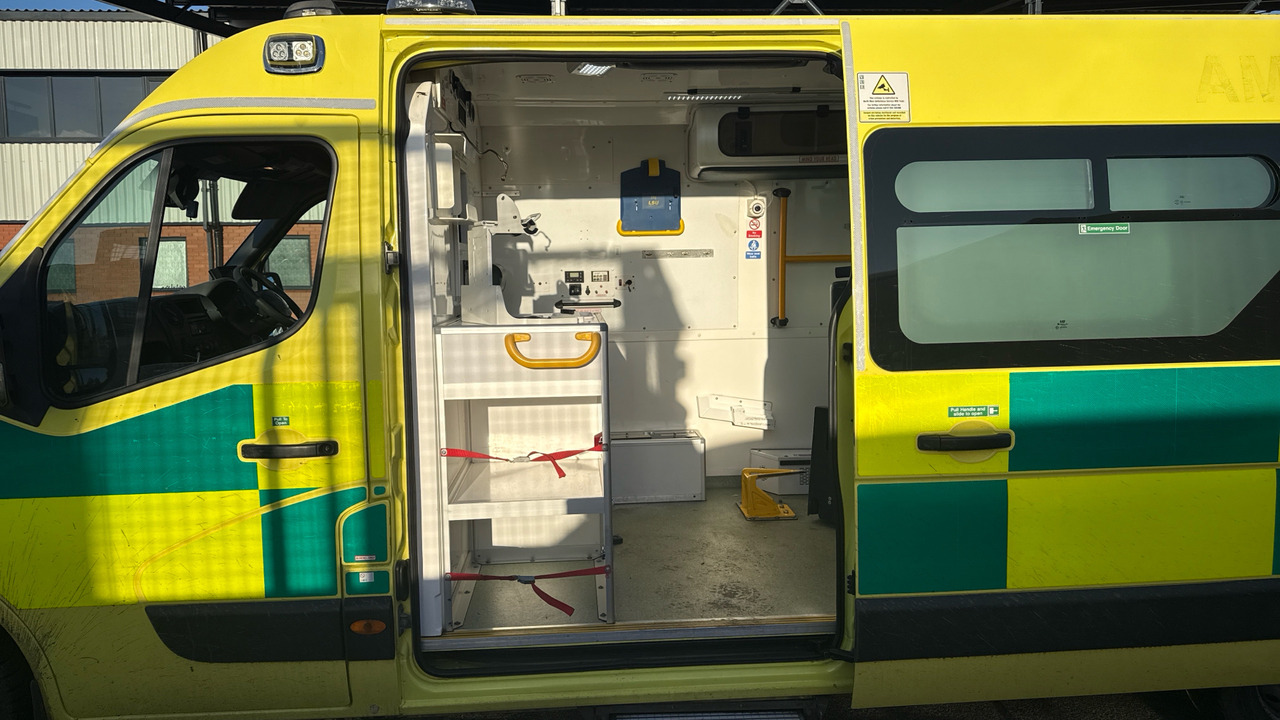 Krankenwagen RENAULT MASTER 150.39: das Bild 20