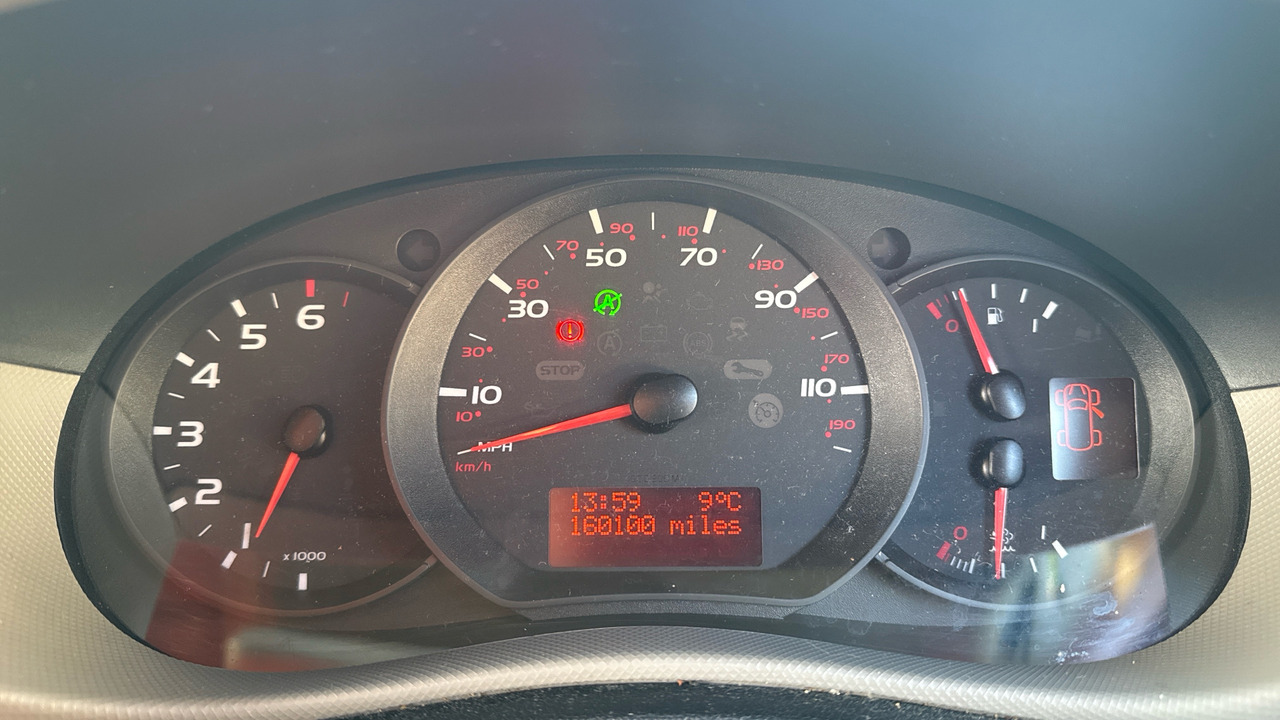 Krankenwagen RENAULT MASTER 150.39: das Bild 6