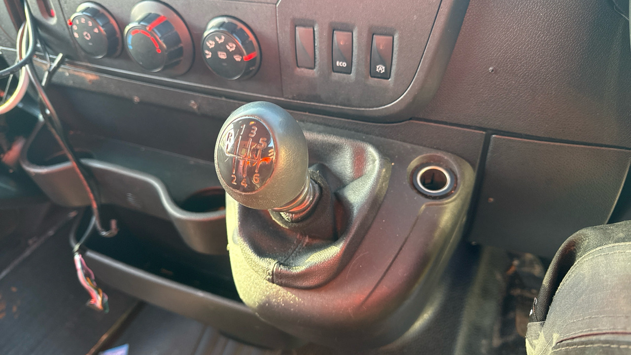 Krankenwagen RENAULT MASTER 150.39: das Bild 10