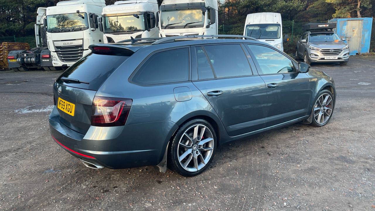 SKODA OCTAVIA 2.0 TSI 245PS VRS - Kombi: das Bild 4 SKODA OCTAVIA 2.0 TSI 245PS VRS - Kombi: das Bild 4