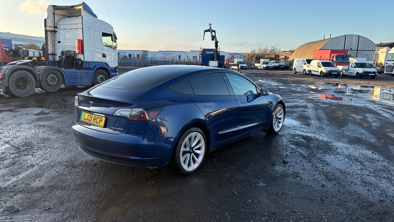 TESLA MODEL 3 LONG RANGE DUEL MOTOR - Limousine: das Bild 4 TESLA MODEL 3 LONG RANGE DUEL MOTOR - Limousine: das Bild 4