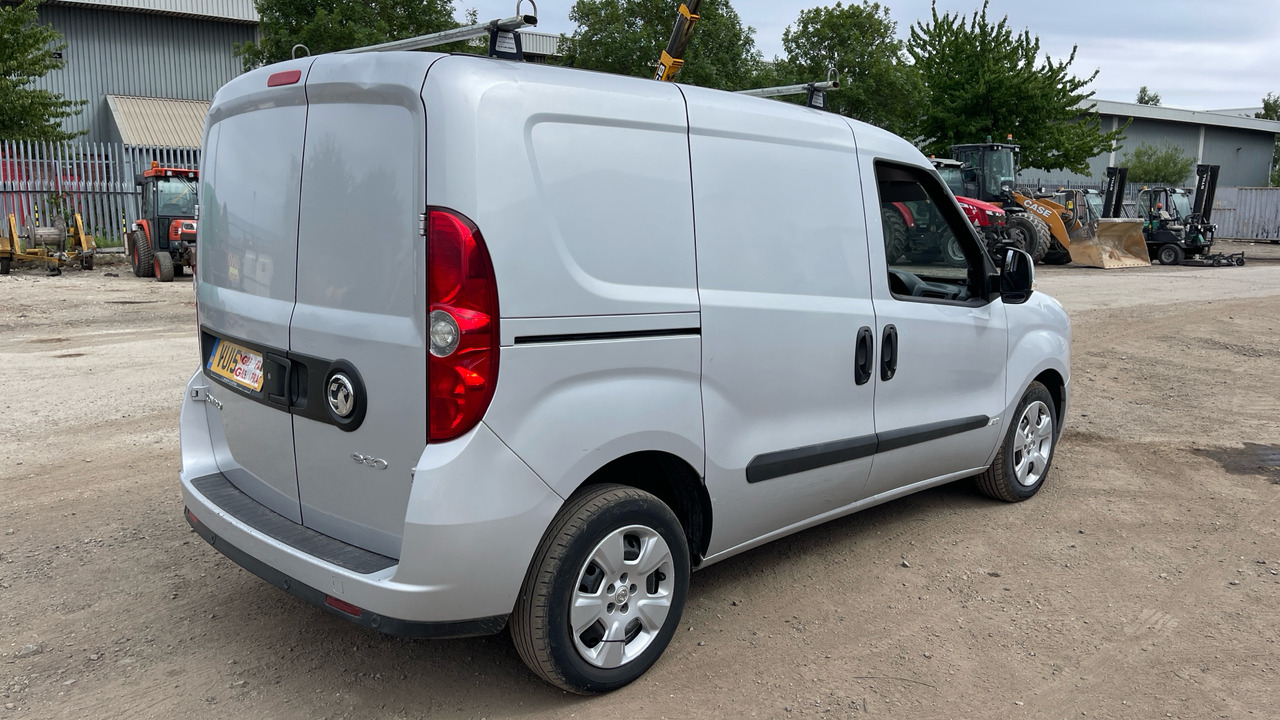 VAUXHALL COMBO 2000 1.3 CDTI 16V ECOFLEX SPORTIVE - Kleintransporter: das Bild 4 VAUXHALL COMBO 2000 1.3 CDTI 16V ECOFLEX SPORTIVE - Kleintransporter: das Bild 4