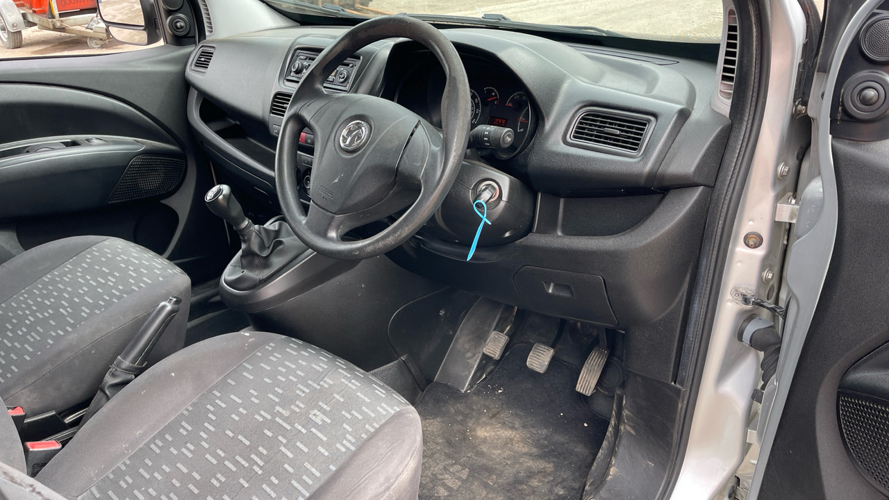 VAUXHALL COMBO 2000 1.3 CDTI 16V ECOFLEX SPORTIVE - Kleintransporter: das Bild 5 VAUXHALL COMBO 2000 1.3 CDTI 16V ECOFLEX SPORTIVE - Kleintransporter: das Bild 5