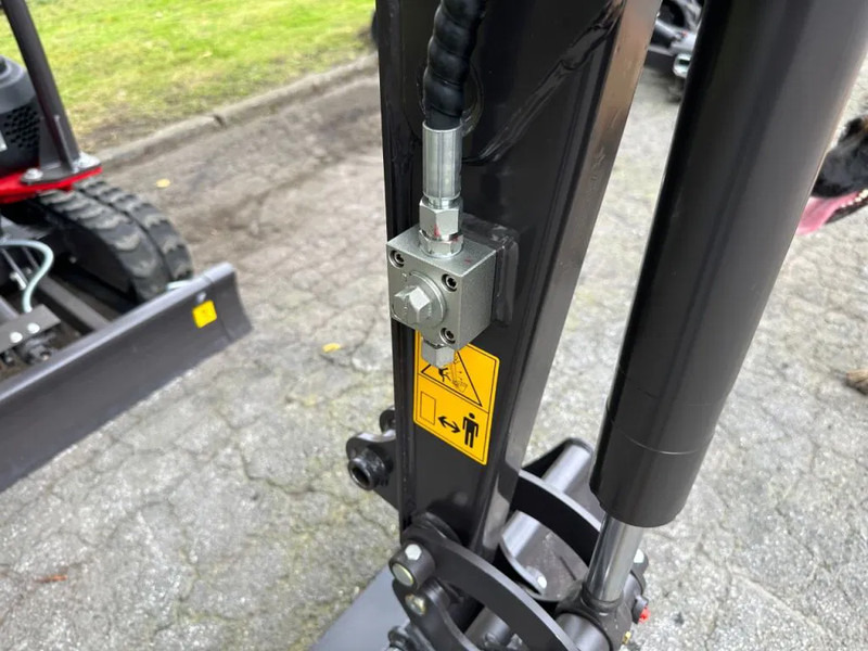 Rhino Rhinoceros XN12-9 - Minibagger: das Bild 5 Rhino Rhinoceros XN12-9 - Minibagger: das Bild 5
