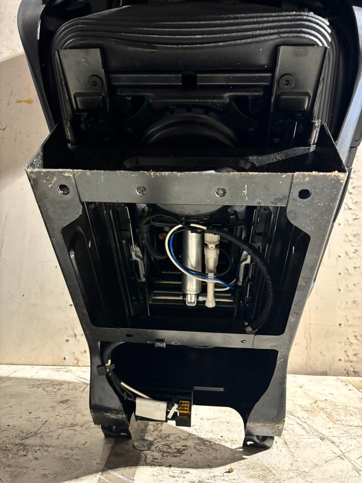 Actros MP4 Beifahrersitz mit Luft - Sitz für LKW: das Bild 5 Actros MP4 Beifahrersitz mit Luft - Sitz für LKW: das Bild 5