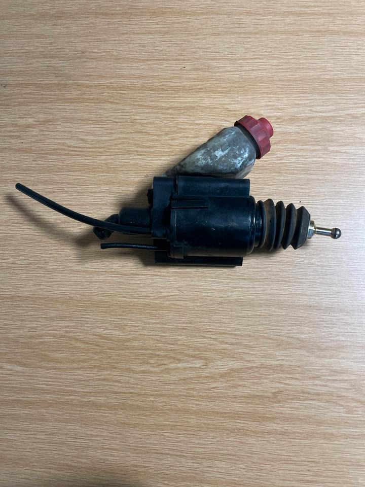 MAN Geberzylinder Kopplung WABCO 81.307006019 - Kupplungszylinder für LKW: das Bild 2 MAN Geberzylinder Kopplung WABCO 81.307006019 - Kupplungszylinder für LKW: das Bild 2