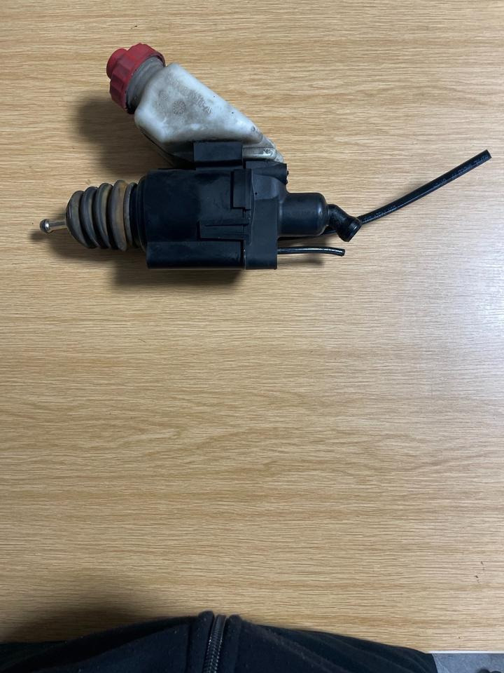 MAN Geberzylinder Kopplung WABCO 81.307006019 - Kupplungszylinder für LKW: das Bild 1 MAN Geberzylinder Kopplung WABCO 81.307006019 - Kupplungszylinder für LKW: das Bild 1