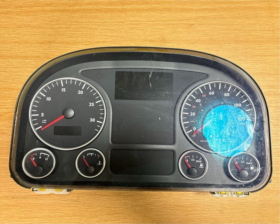 MAN Kombiinstrument / Tacho 81272026224 - Tachograph für LKW: das Bild 1 MAN Kombiinstrument / Tacho 81272026224 - Tachograph für LKW: das Bild 1