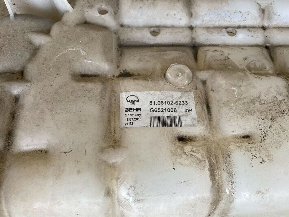 MAN TGL Ausgleichsbehälter Kühlmittel 81061026228 81061026233 - Ausgleichsbehälter für LKW: das Bild 4 MAN TGL Ausgleichsbehälter Kühlmittel 81061026228 81061026233 - Ausgleichsbehälter für LKW: das Bild 4