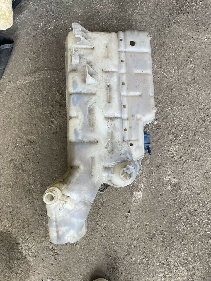 MAN TGL Ausgleichsbehälter Kühlmittel 81061026228 81061026233 - Ausgleichsbehälter für LKW: das Bild 2 MAN TGL Ausgleichsbehälter Kühlmittel 81061026228 81061026233 - Ausgleichsbehälter für LKW: das Bild 2