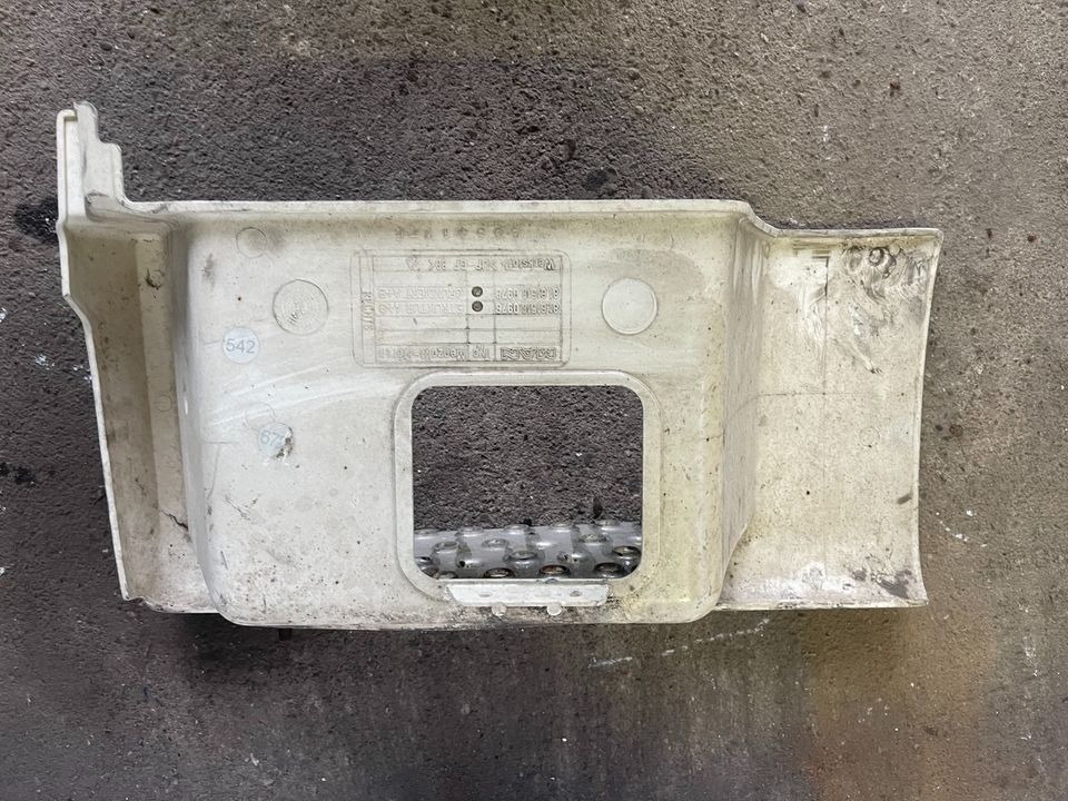 MAN TGX Einstieg Unten Rechts 81615100976 - Trittbrett für LKW: das Bild 2 MAN TGX Einstieg Unten Rechts 81615100976 - Trittbrett für LKW: das Bild 2