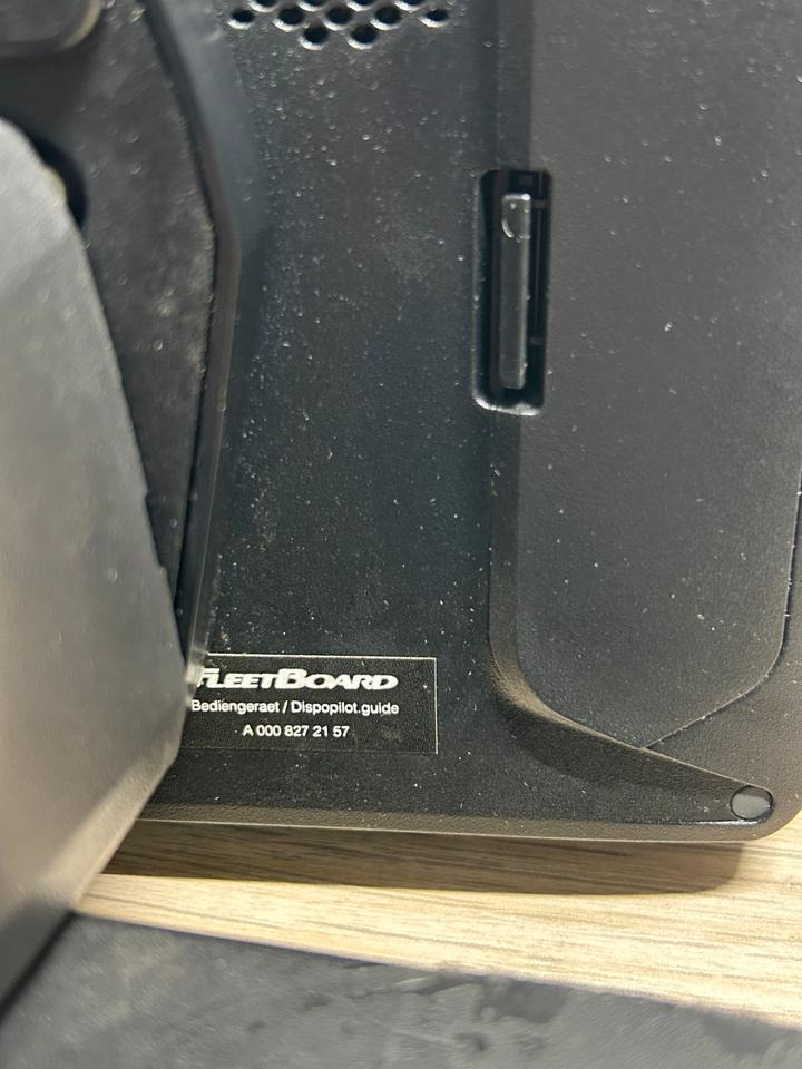 Mercedes Actros MP4 FleetBoard Monitor Display A0008272157 - Tachograph für LKW: das Bild 4 Mercedes Actros MP4 FleetBoard Monitor Display A0008272157 - Tachograph für LKW: das Bild 4