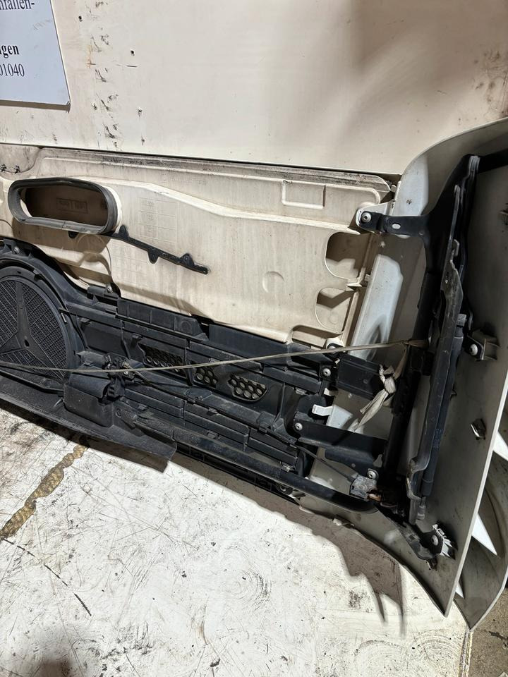 Mercedes Actros MP4 Motorhaube A9607500409 - Motorhaube für LKW: das Bild 5 Mercedes Actros MP4 Motorhaube A9607500409 - Motorhaube für LKW: das Bild 5