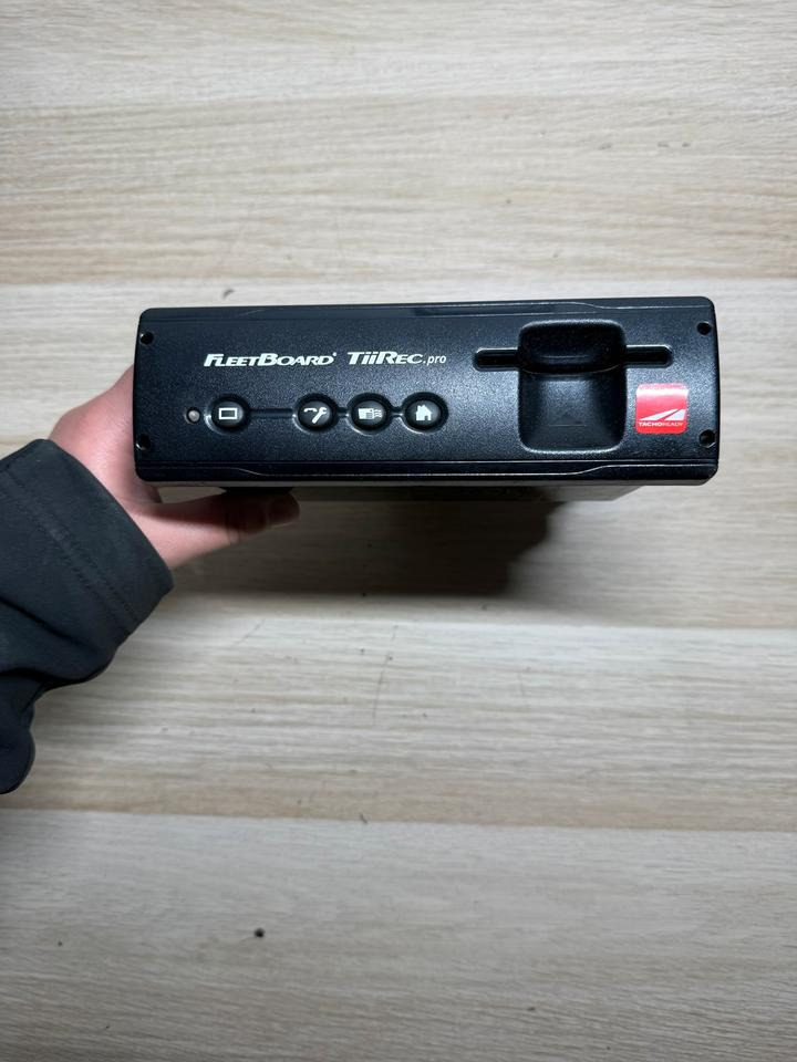 Mercedes Actros MP4 Tachograph Fleetboard A0004462260 - Tachograph für LKW: das Bild 3 Mercedes Actros MP4 Tachograph Fleetboard A0004462260 - Tachograph für LKW: das Bild 3