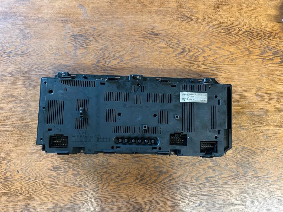 Mercedes Atego 1 Kombiinstrument Tacho A0014462921 - Armaturenbrett für LKW: das Bild 3 Mercedes Atego 1 Kombiinstrument Tacho A0014462921 - Armaturenbrett für LKW: das Bild 3