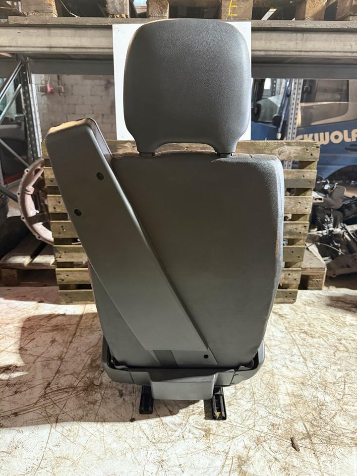 Mercedes Atego 2 Fahrersitz - Sitz für LKW: das Bild 3 Mercedes Atego 2 Fahrersitz - Sitz für LKW: das Bild 3