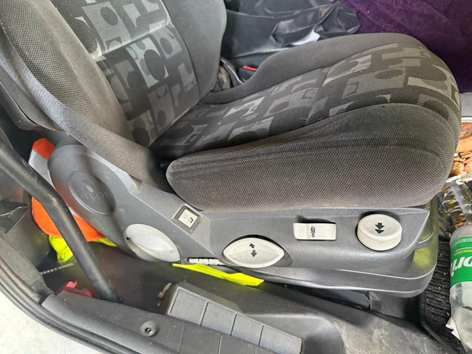 Mercedes Atego 3 Beifahrersitz mit Luft - Sitz für LKW: das Bild 2 Mercedes Atego 3 Beifahrersitz mit Luft - Sitz für LKW: das Bild 2