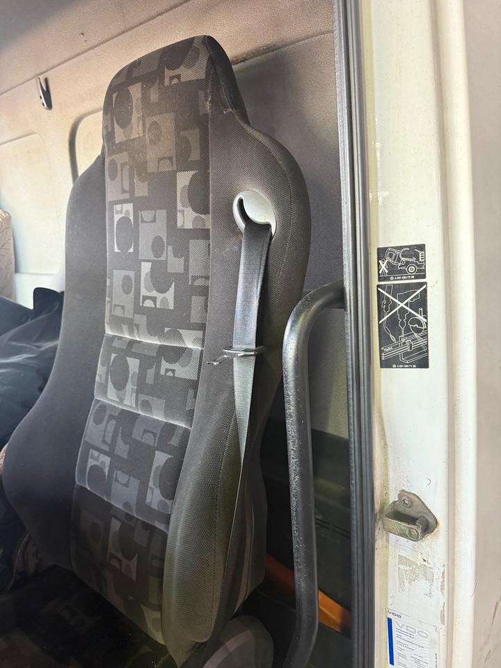 Mercedes Atego 3 Fahrersitz - Sitz für LKW: das Bild 5 Mercedes Atego 3 Fahrersitz - Sitz für LKW: das Bild 5