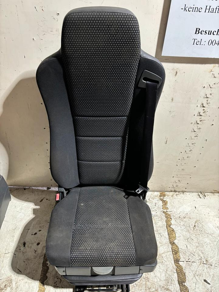 Mercedes Atego 3 Fahrersitz mit Luft - Sitz für LKW: das Bild 2 Mercedes Atego 3 Fahrersitz mit Luft - Sitz für LKW: das Bild 2